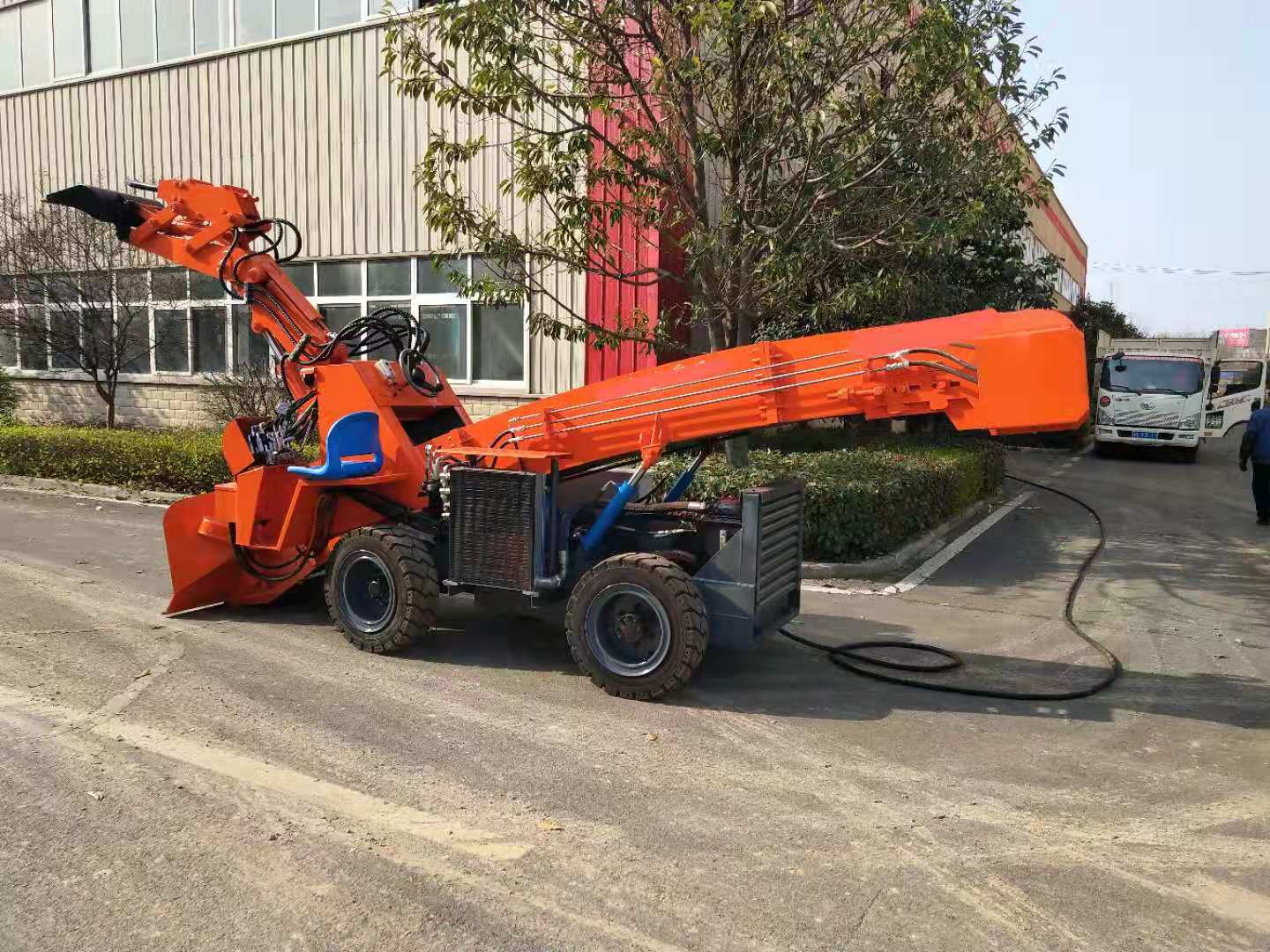 礦用扒渣機的油箱該怎樣檢查？有哪些注意事項？